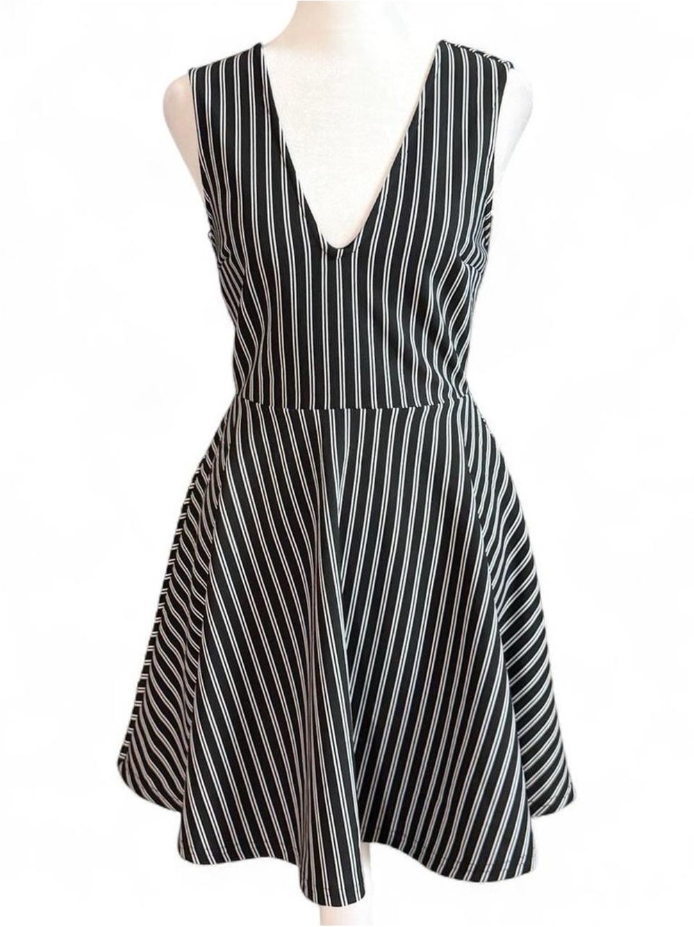 NWT TRAC Black White Striped Mini Dress Sleeveless Deep V Size Small